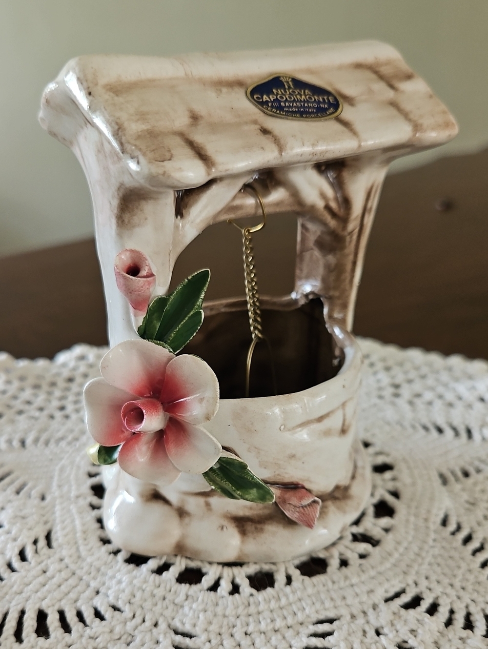 Vintage Nuova Capodimonte Italy Porcelain Wishing Well Figurine